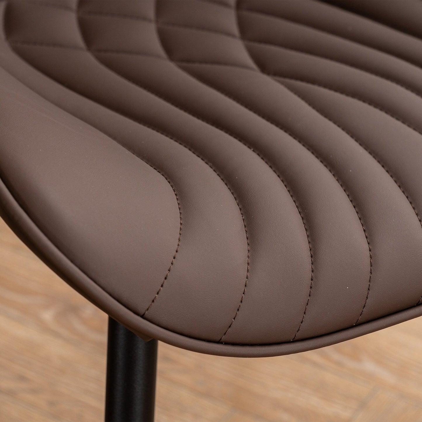 Set di 2 sedie da pranzo moderne imbottite in pelle senza braccioli