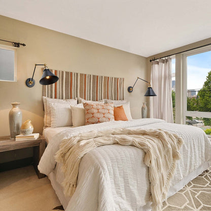 Malryn Set di 2 moderne luci a braccio oscillante regolabili Applique da parete con spina/cablaggio