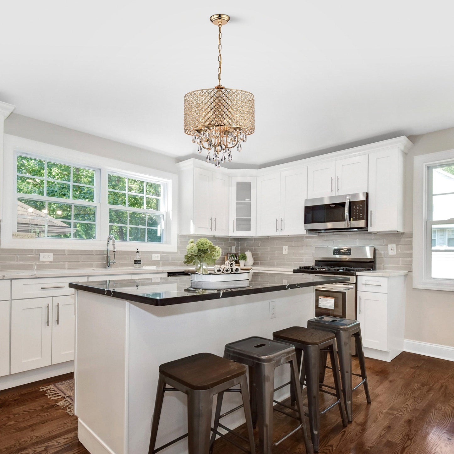 Lampadario a tamburo con perline rotonde e cristalli pendenti