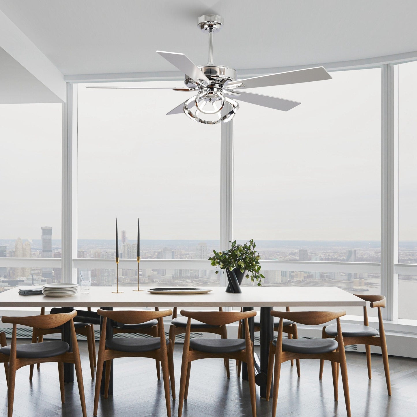 Ventilatore da soffitto moderno a LED dimmerabile da interno cromato/nero da 52 pollici con luce e telecomando