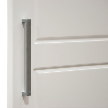 Armadio guardaroba Cosmo a 3 ante in legno massello al 100% di Palace Imports con ante in legno massello o a specchio