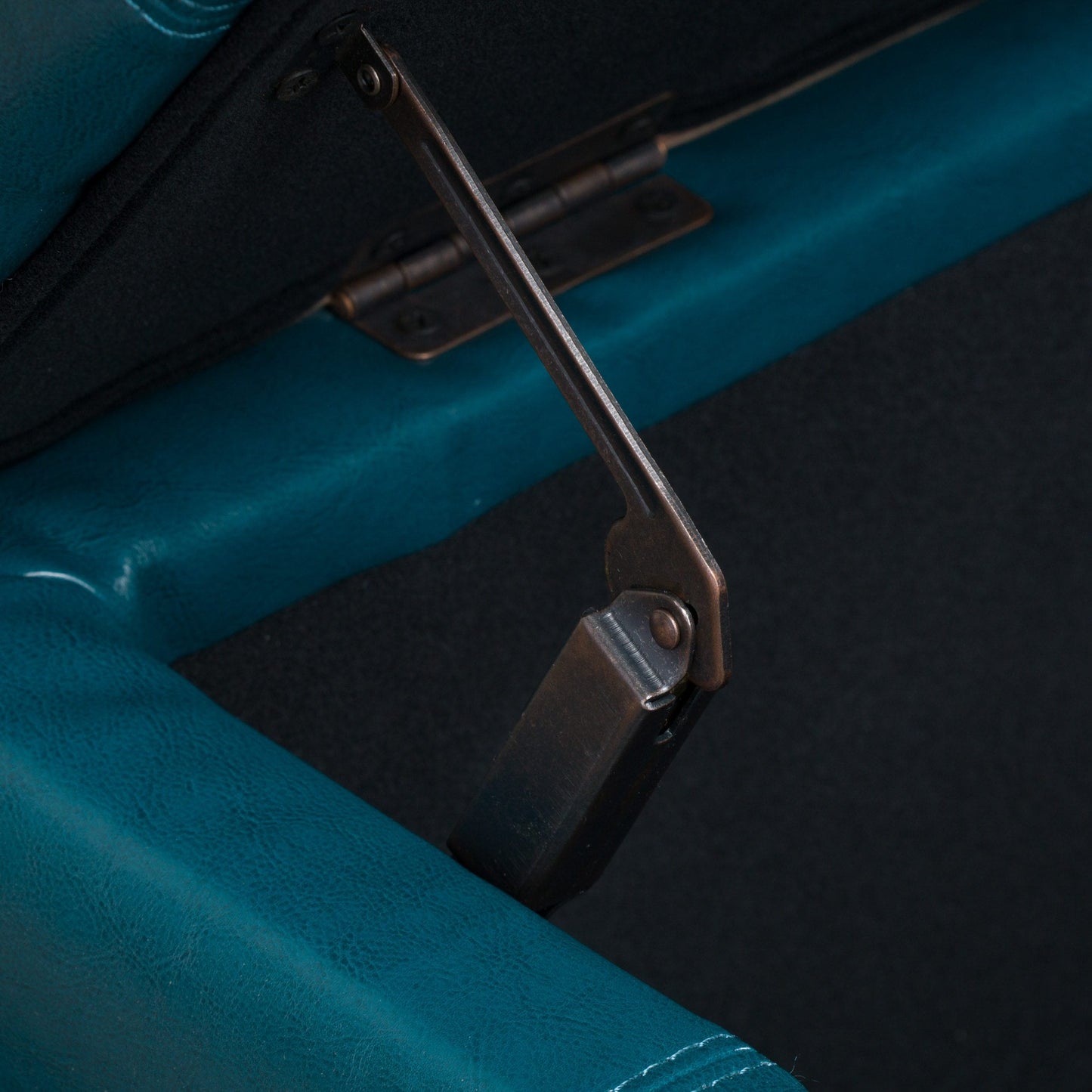 Panca contenitore in similpelle Lucinda di Christopher Knight Home - 51,25 L x 17,50 P x 16,25 A