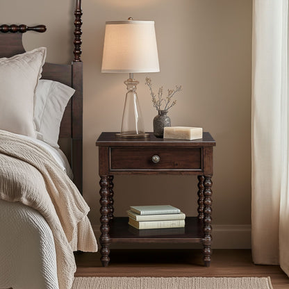 Comodino in legno tornito Madison Park Signature Beckett con cassetto e ripiano