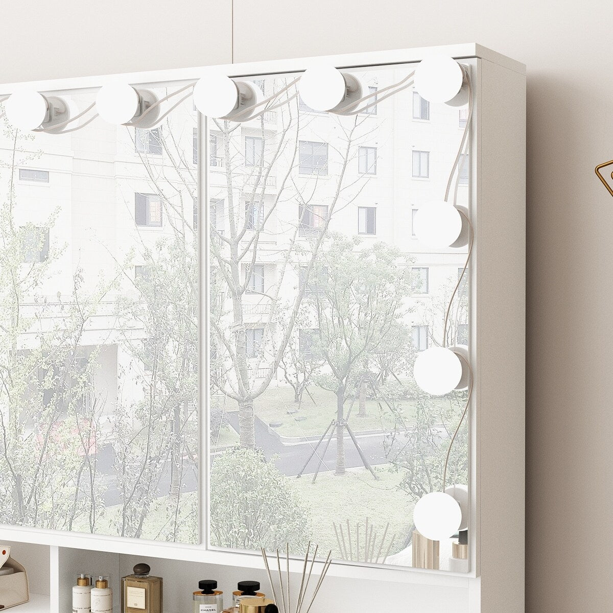 Mobiletto per il trucco con specchio a tre ante, illuminazione certificata, cassettiera con ripiano in vetro