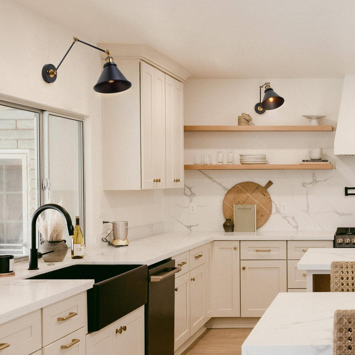 Malryn Set di 2 moderne luci a braccio oscillante regolabili Applique da parete con spina/cablaggio