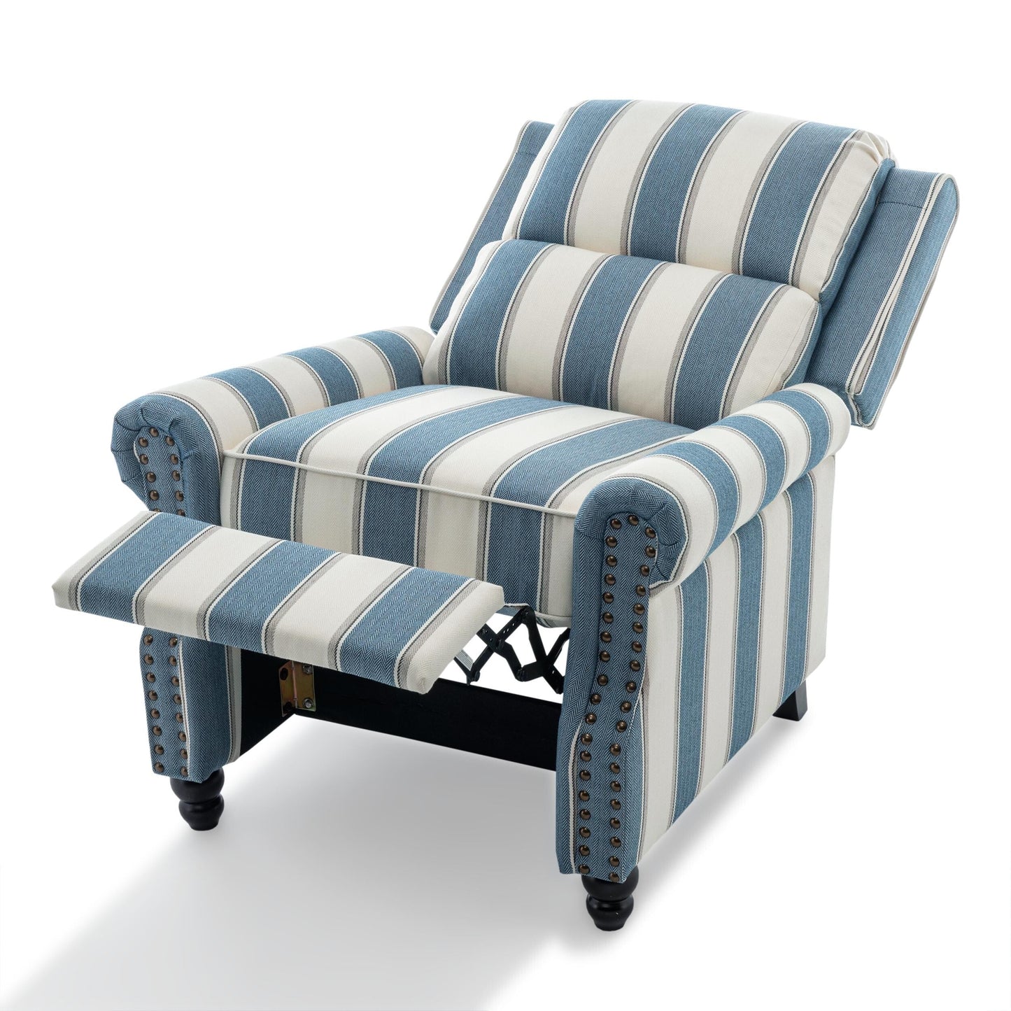 Poltrone reclinabili manuali con schienale a spinta e finiture con borchie