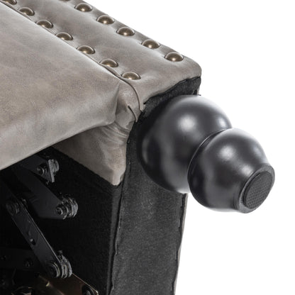 Poltrone reclinabili manuali con schienale a spinta e finiture con borchie