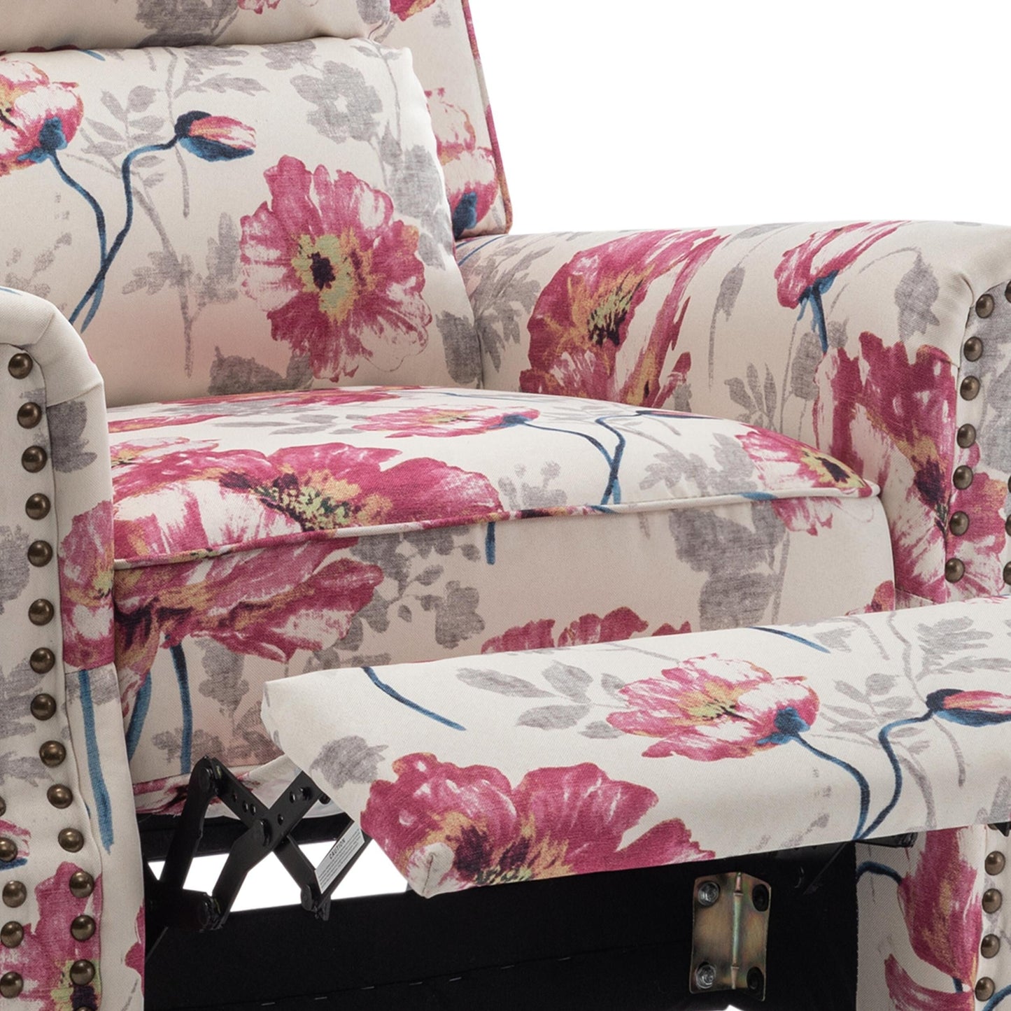 Poltrone reclinabili manuali con schienale a spinta e finiture con borchie