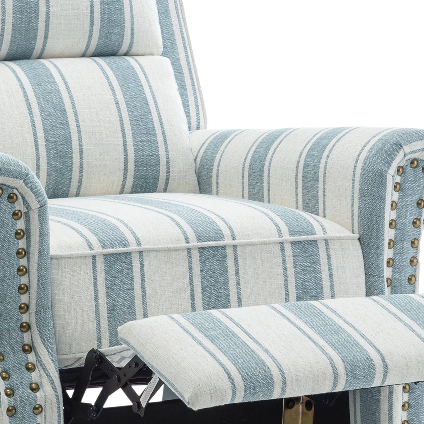 Poltrone reclinabili manuali con schienale a spinta e finiture con borchie