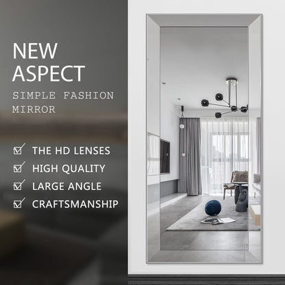 Specchio da parete a figura intera in argento riflettente smussato ed elegante, metallizzato