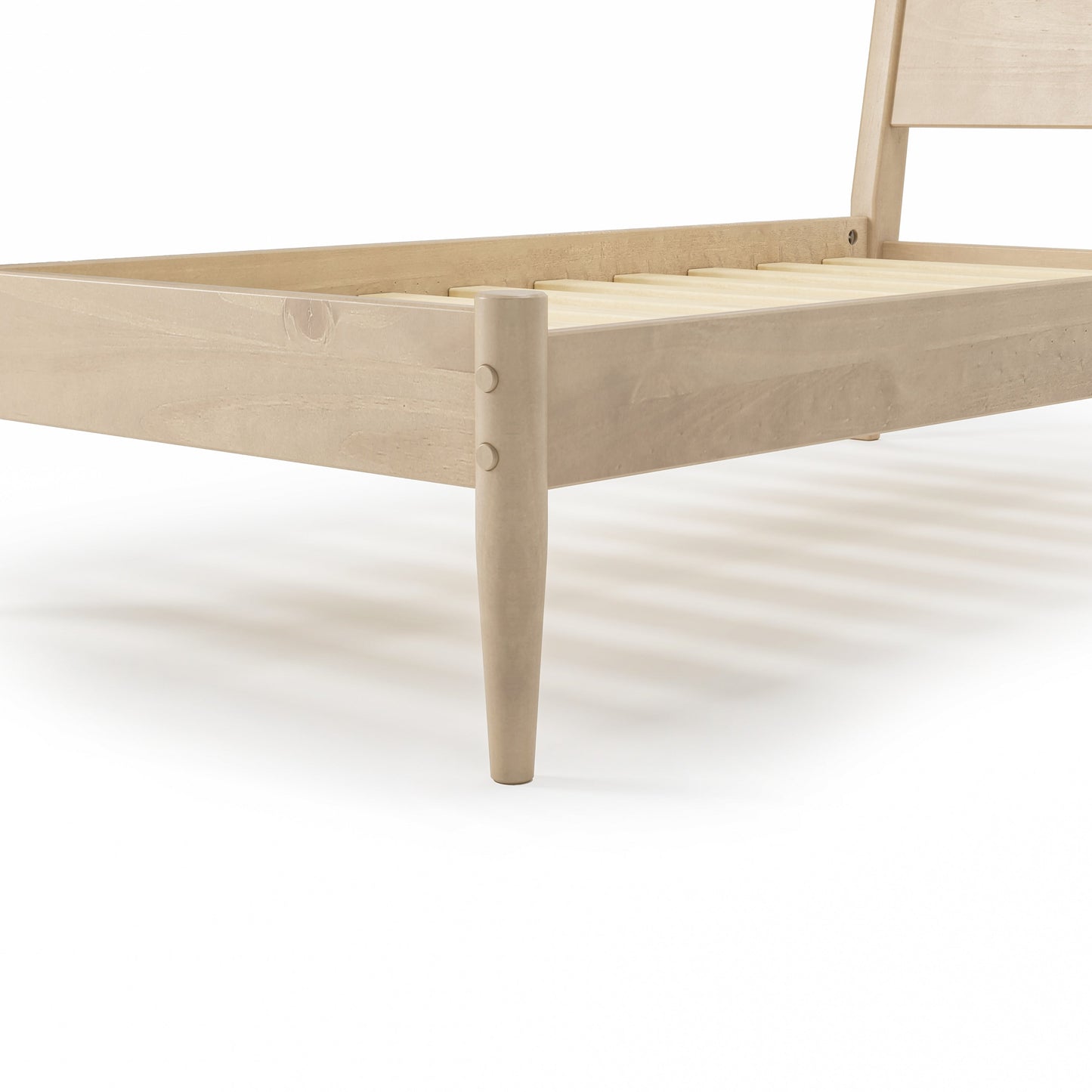 Letto a pannelli di metà secolo