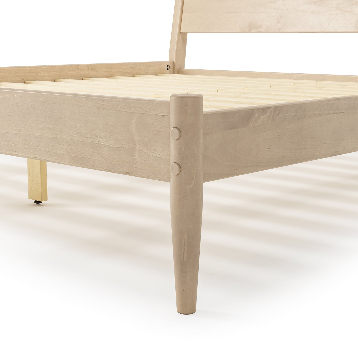 Letto a pannelli di metà secolo