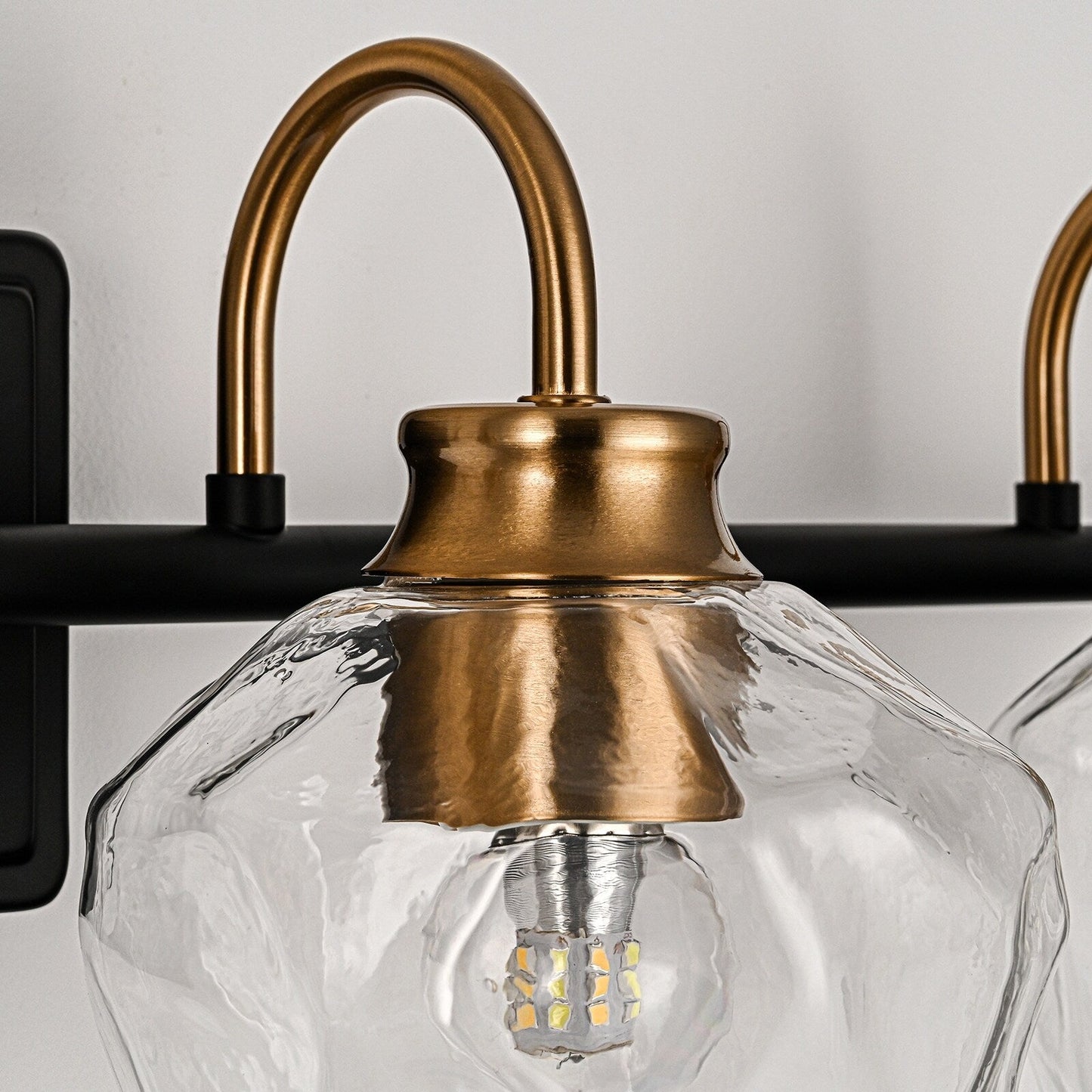 Applique da parete moderne da bagno a 3/4 luci dimmerabili con paralume in vetro