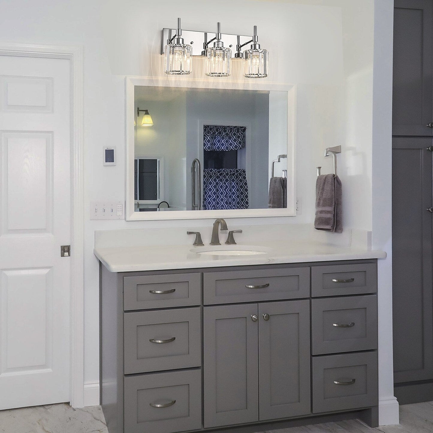 Applique da parete moderne con paralumi in cristallo dimmerabili per il bagno