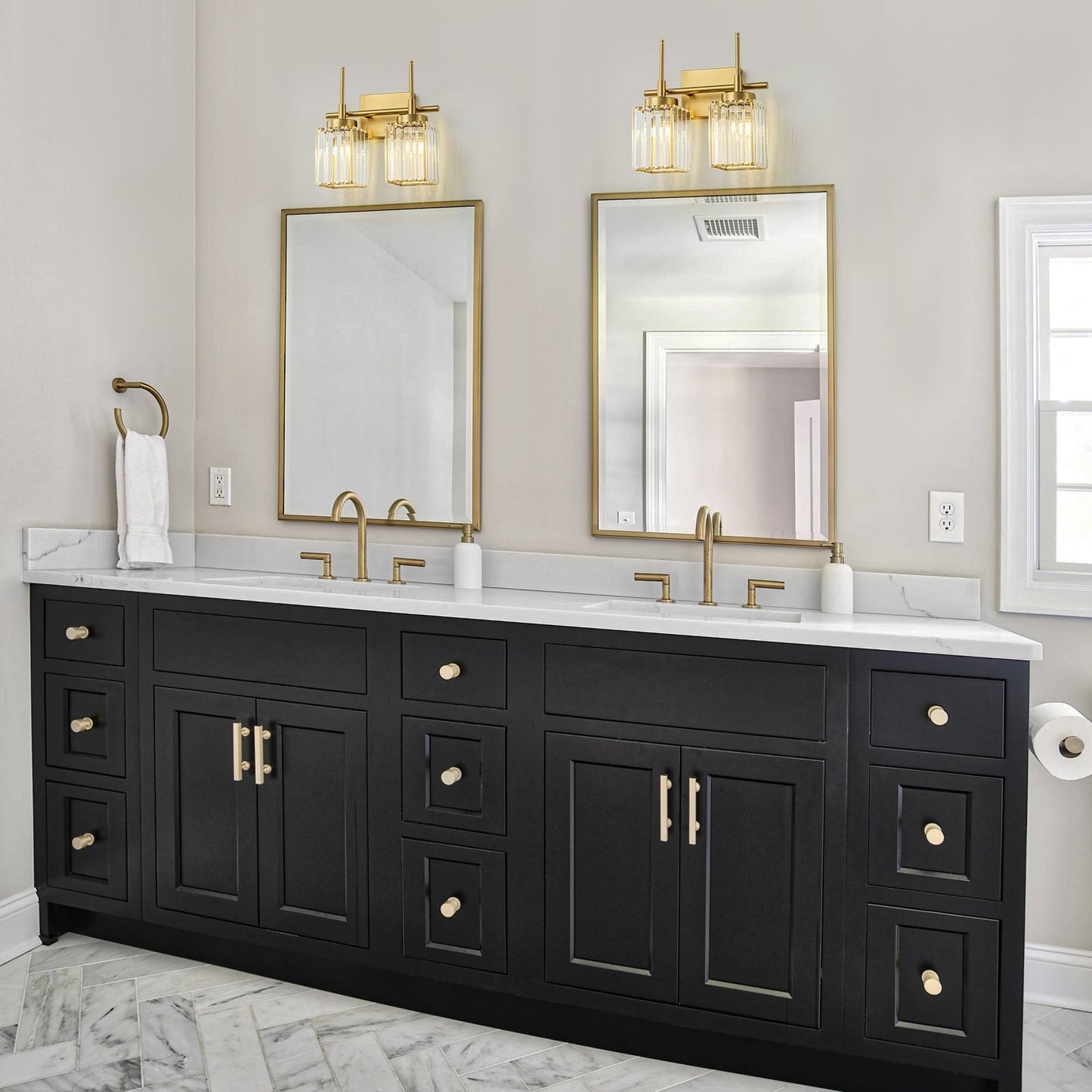 Applique da parete moderna dimmerabile in oro Glam Cylinder, lampada da toeletta in cristallo per bagno