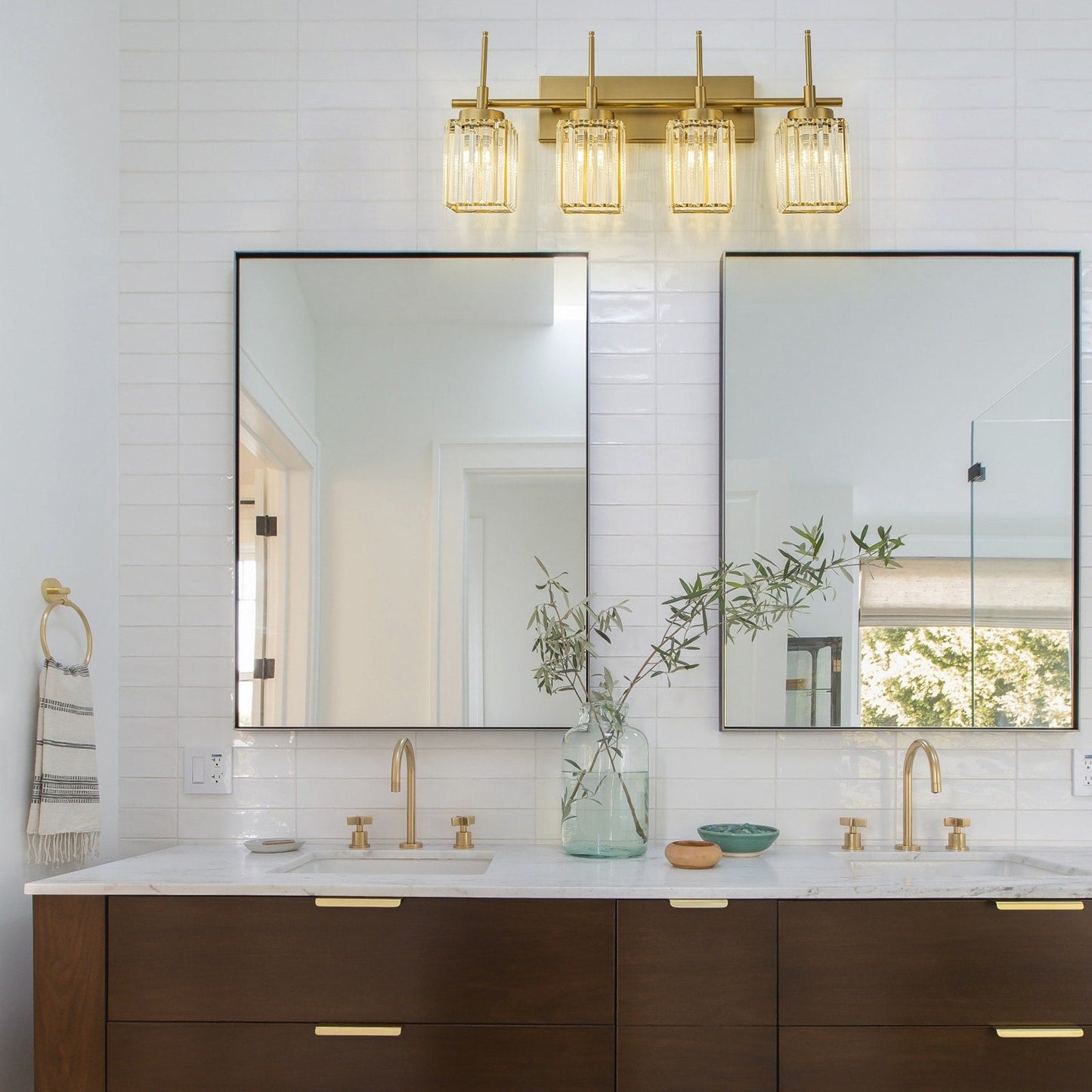 Applique da parete moderna dimmerabile in oro Glam Cylinder, lampada da toeletta in cristallo per bagno