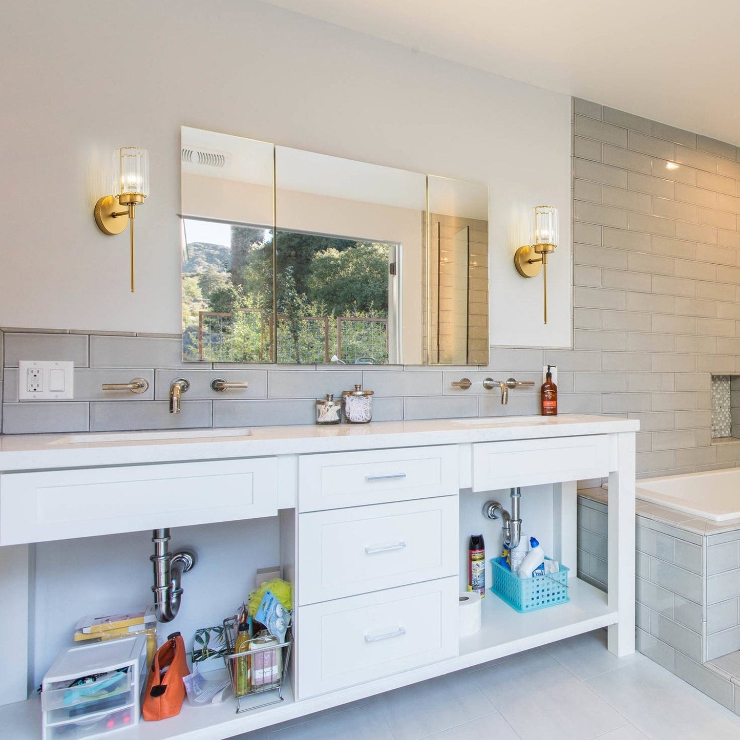 Applique da parete moderna dimmerabile in oro Glam Cylinder, lampada da toeletta in cristallo per bagno