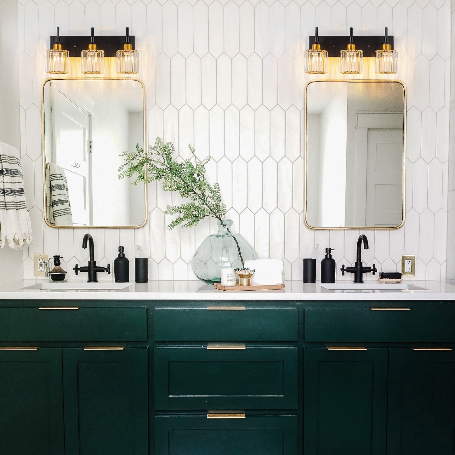 Applique da parete moderne con paralumi in cristallo dimmerabili per il bagno