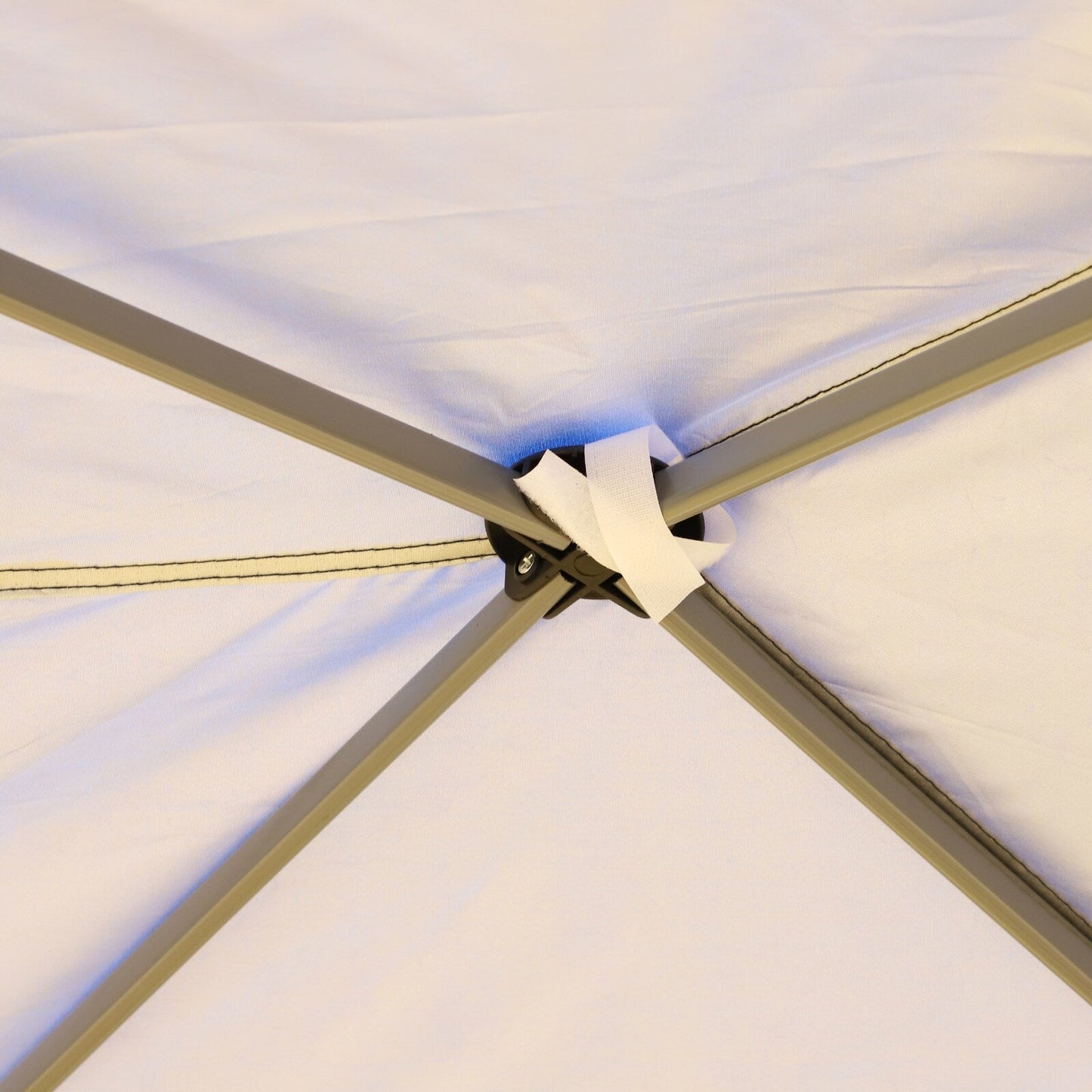 Tendalino pieghevole Outsunny Heavy Duty con telaio robusto, tetto anti-UV, borsa per il trasporto per patio, cortile, spiaggia, giardino