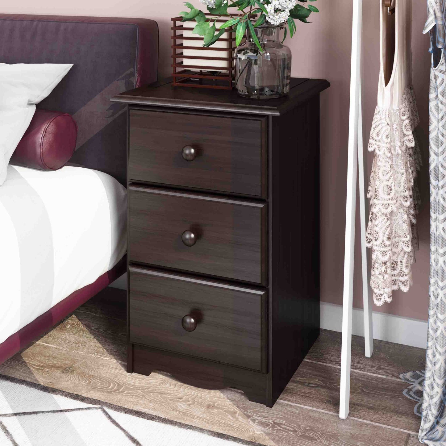 Comodino Palace Imports in legno massello al 100% con 3 cassetti e pomelli in metallo o legno