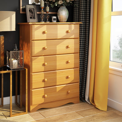 Comò Palace Imports in legno massello al 100% con 5 cassetti e pomelli in metallo o legno