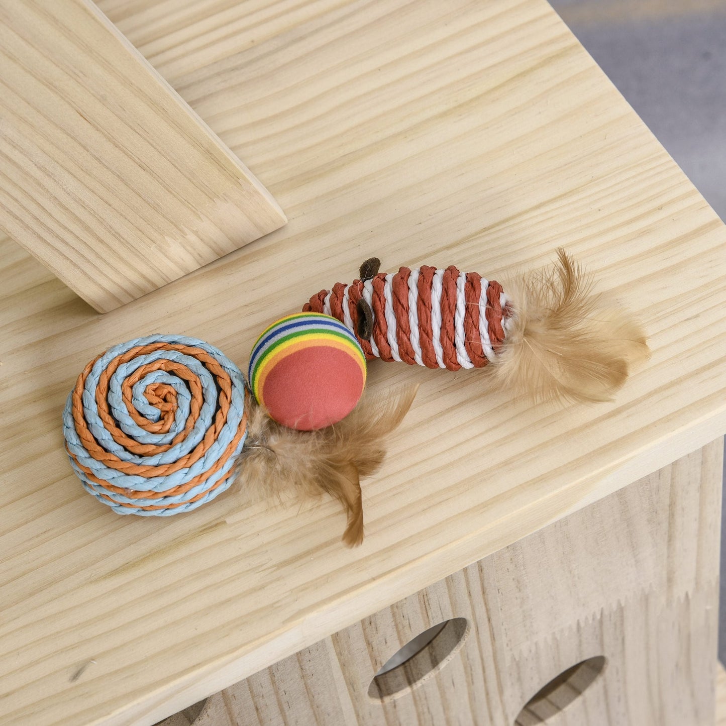 PawHut Torre per gatti multilivello con tiragraffi rivestito in sisal, attività per gattini e cuscino morbido di lusso