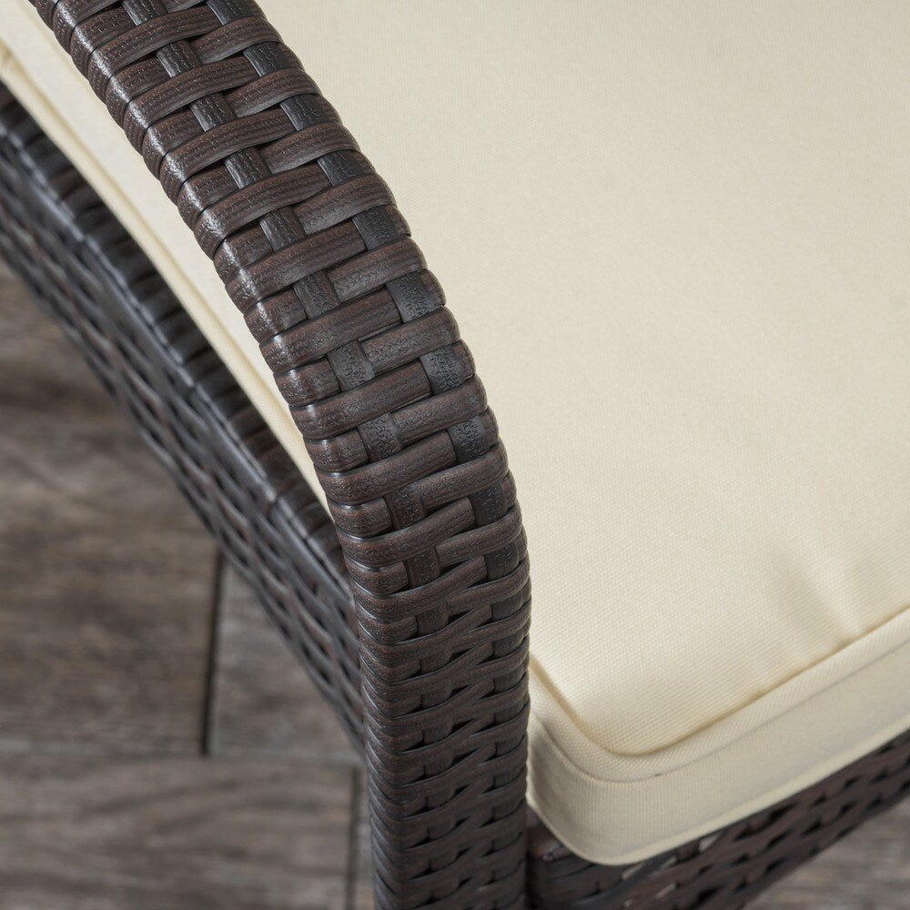 Set da bistrot in vimini da 3 pezzi Peterson Outdoor con cuscini di Christopher Knight Home