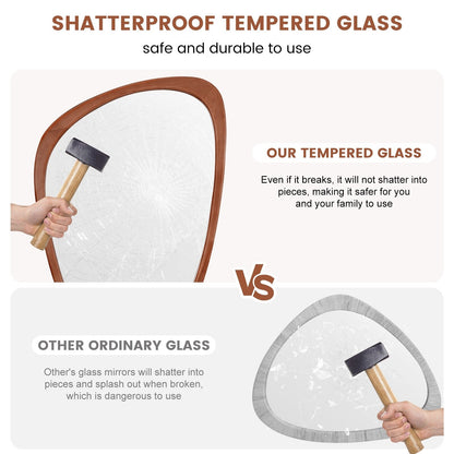 Specchio da parete asimmetrico a forma di ciottoli con cornice in pino