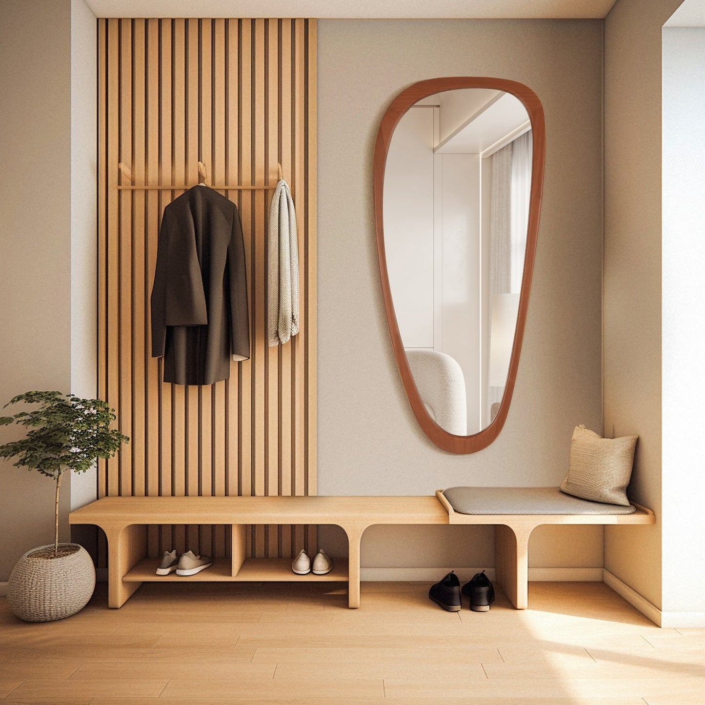 Specchio da parete asimmetrico a forma di ciottoli con cornice in pino