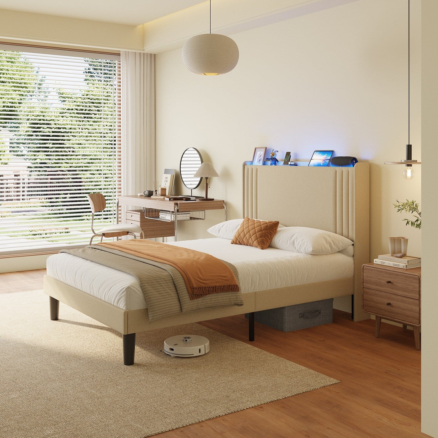 Letto imbottito con canali verticali queen/full e testiera wingback