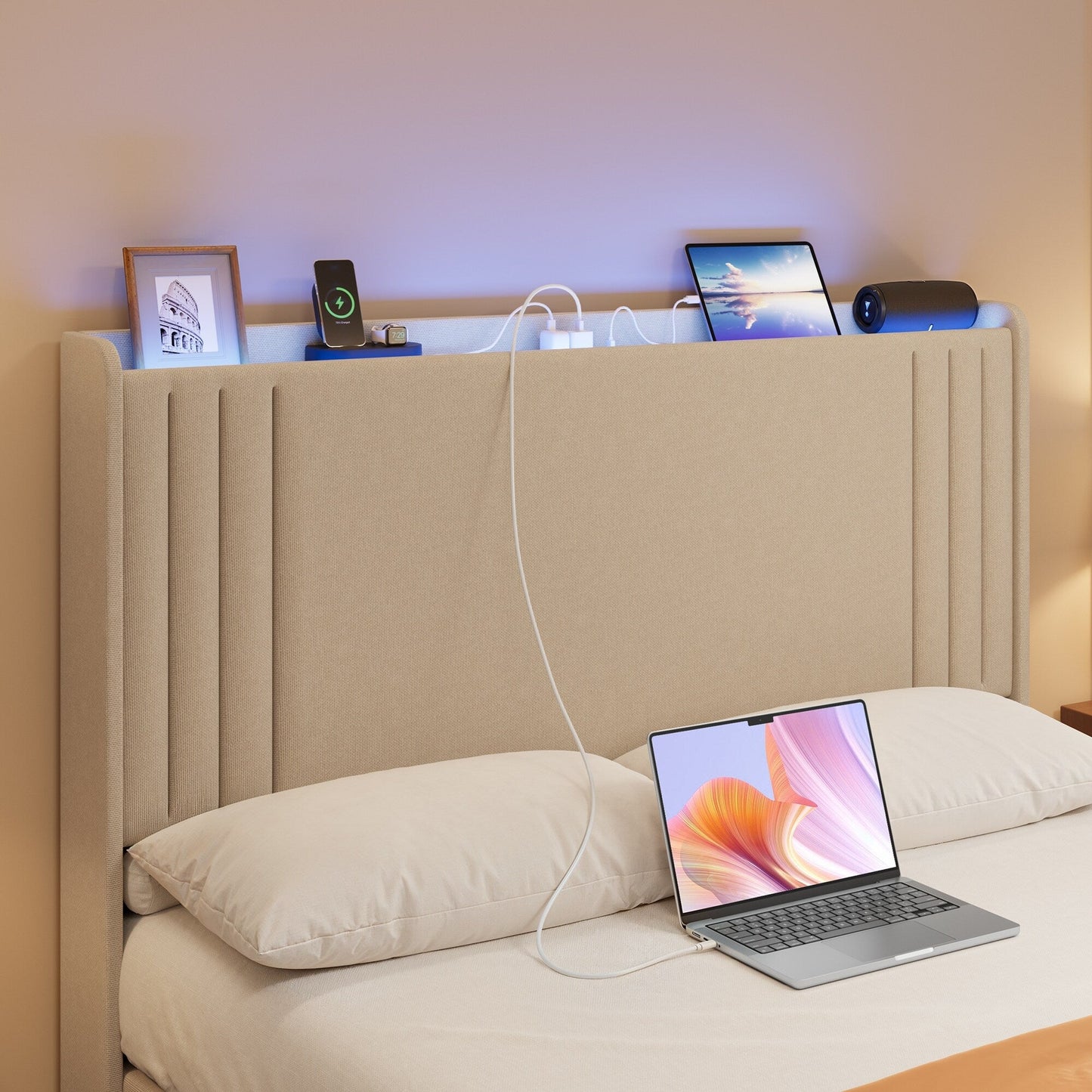 Letto imbottito con canali verticali queen/full e testiera wingback