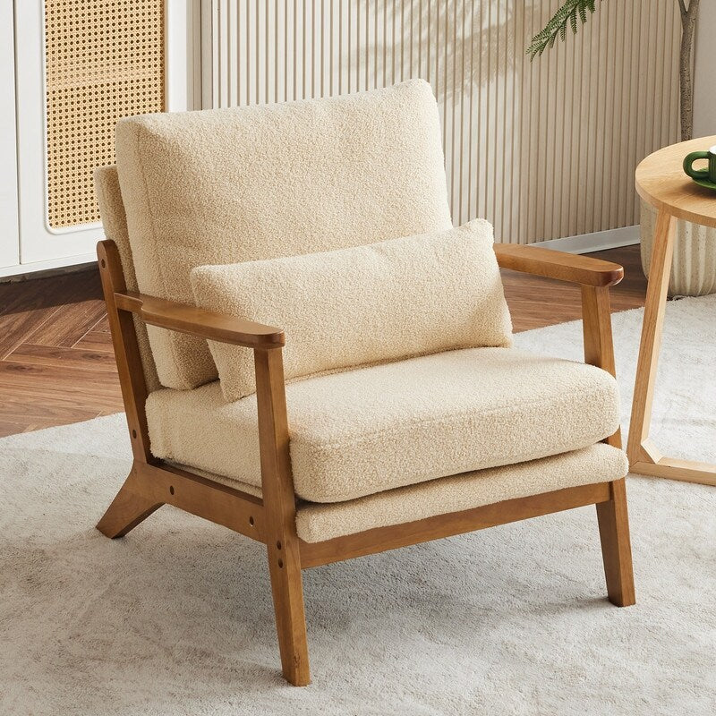 Poltrona imbottita in misto lino con gambe in legno e un cuscino beige